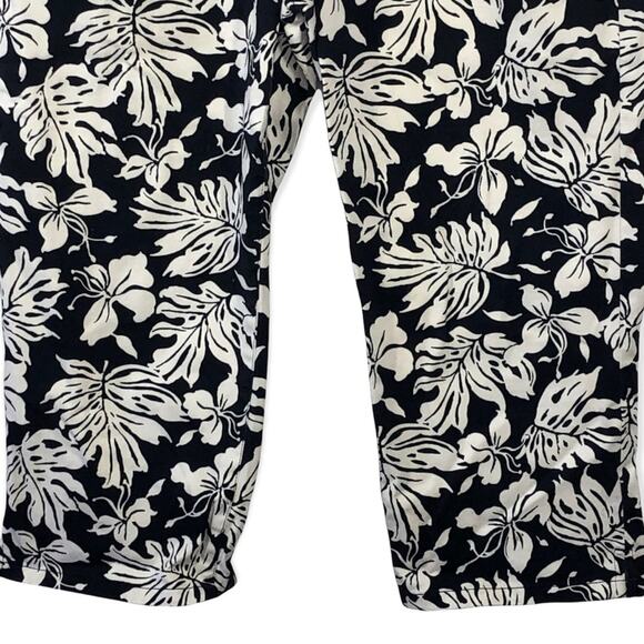 CHAPS Cropped Ankle Capril Black and White Floral Pant size 10 - Picture 6 of 10